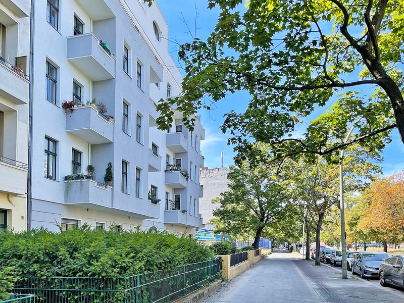 Perfect newcomer investment. Inflation-proof investment in residential real estate in Berlin hot spot.