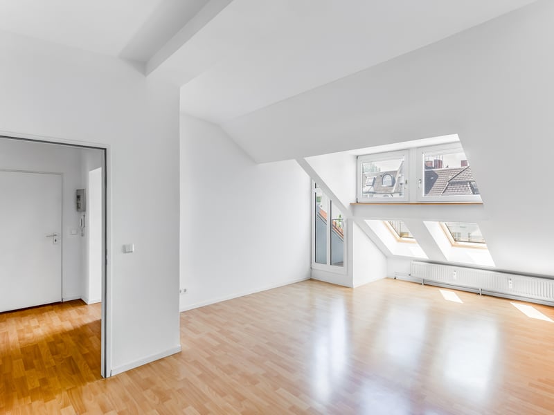 Berlin-Kreuzberg: Bezugsfreie Dachgeschosswohnung mit 2-Zimmern und ca. 60 m² im Graefekiz