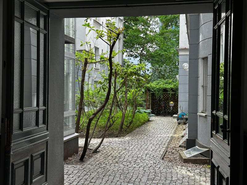 Kompakte vermietete Altbauwohnung Nähe KaDeWe