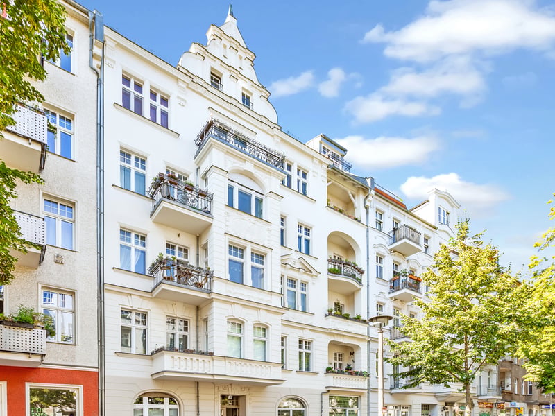 Investment Opportunity in Berlin’s 3-District Corner: Tenanted Period Apartment with Balcony