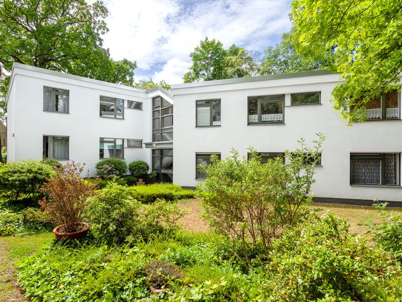 Ground floor apartment with sunny terrace and garage in Zehlendorf