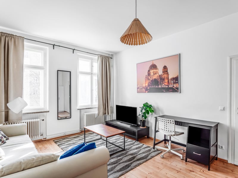 Berlin-Friedrichshain: 2-room apartment in the Stalin-era ensemble – quiet, central, and practical