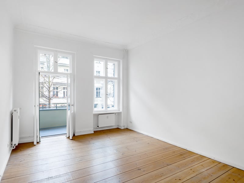 Between Kreuzberg, Neukölln and Treptow: A 2-bedroom flat with a balcony and a clear layout, available immediately