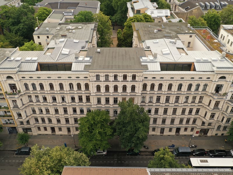 Unikat mit Stuck und großen Räumen im Denkmal in der Großbeerenstraße