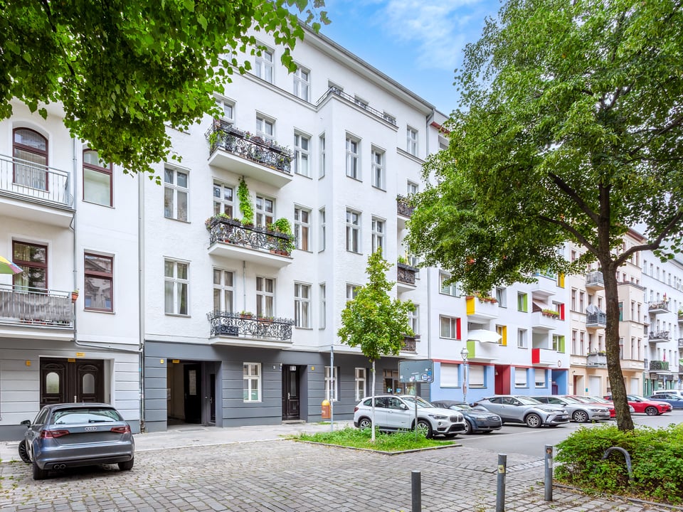 Berlin-Moabit: Elegant period apartments for owner-occupation or investment